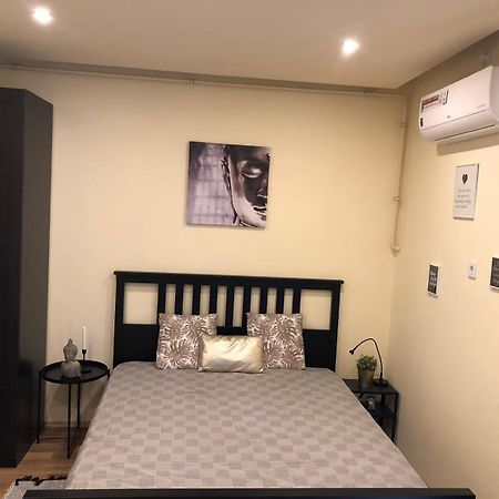 Black & White Apartments • Black Эгер Экстерьер фото