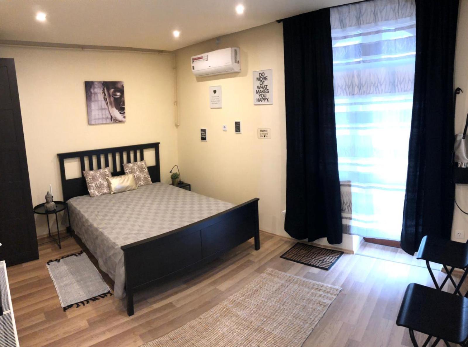 Black & White Apartments • Black Эгер Экстерьер фото