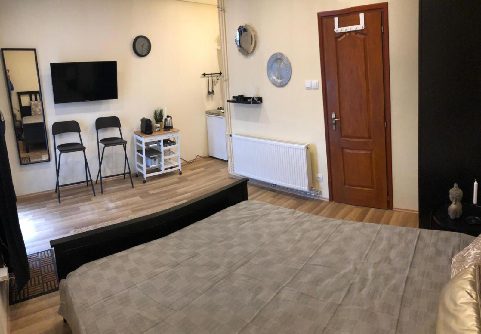 Black & White Apartments • Black Эгер Экстерьер фото